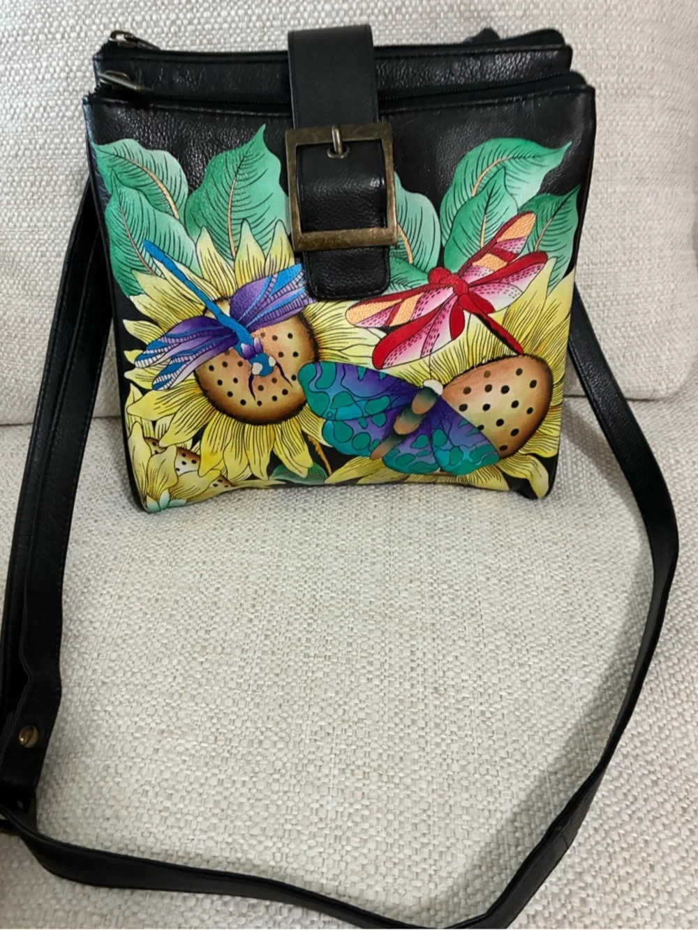 Anuschka EUC Leather Crossbody
Tuscan Paradise Black
Medium Hand Painted Bag - Picture 5 of 16